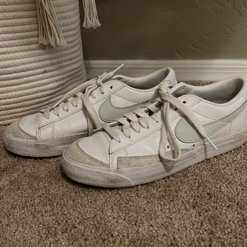 nike low 77’ blazers pale green SIZE 7